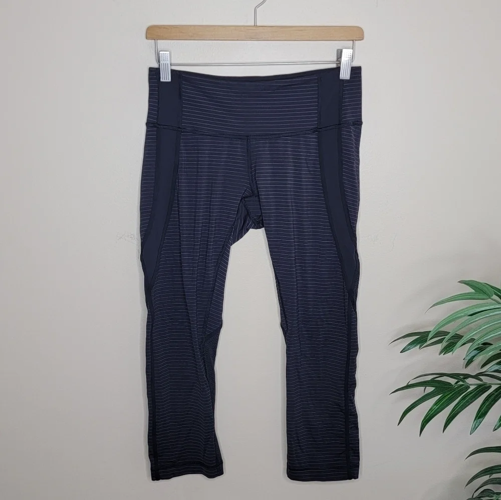 Lululemon | Conduit Crop Capri Leggings in Black Tonal Stripe